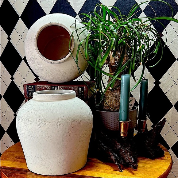 Rustic Artisan Ceramic Vase Pair – Textured White Sculptural Decor - Picture 11 of 17